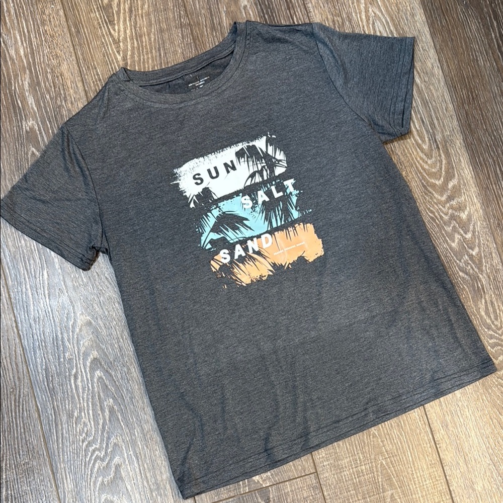 Gray Graphic T-Shirt with Beach Print